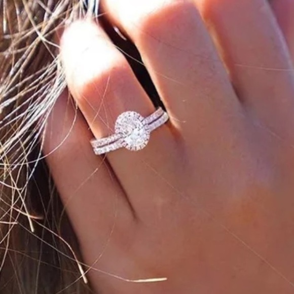 𝅺NEW 925 Silver 1.5 CT Oval Cut Halo Diamond Ring Set - Picture 4 of 9